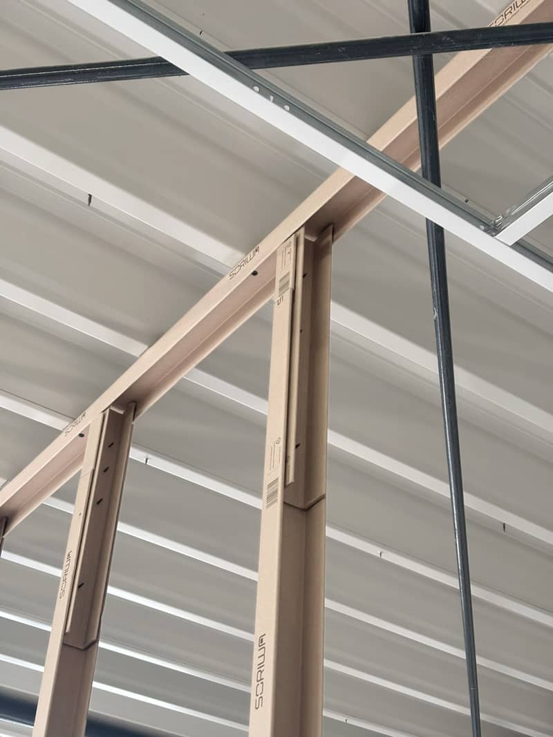 Montierte SORIWA Multi Profile als Unterkonstruktion einer Trockenbauwand im Deckenbereich.